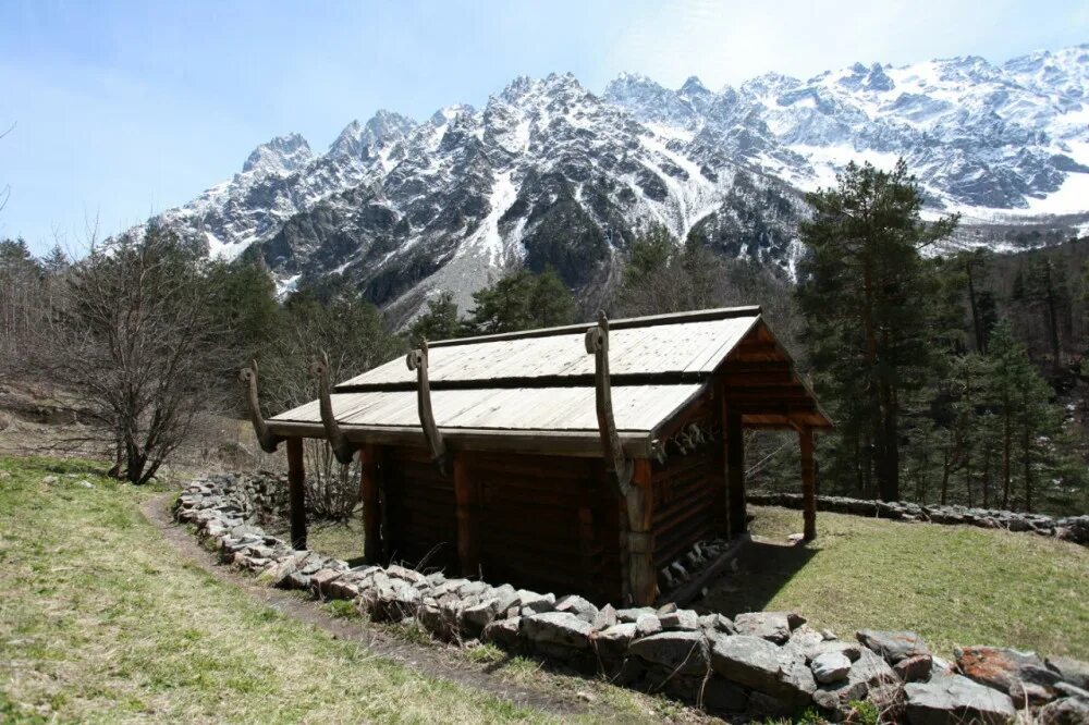 Святилище мыкалгабырта осетия. Цейское ущелье святилище реком. Реком святилище в северной осетии. Святилища осетии. Святилища северной осетии.