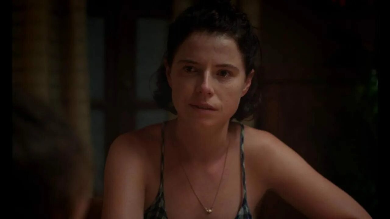 Незнакомая дочь качество. Незнакомая дочь фильм 2021. Незнакомая дочь фильм 2021. Мэгги джилленхол 2021. Оливия колман незнакомая дочь.