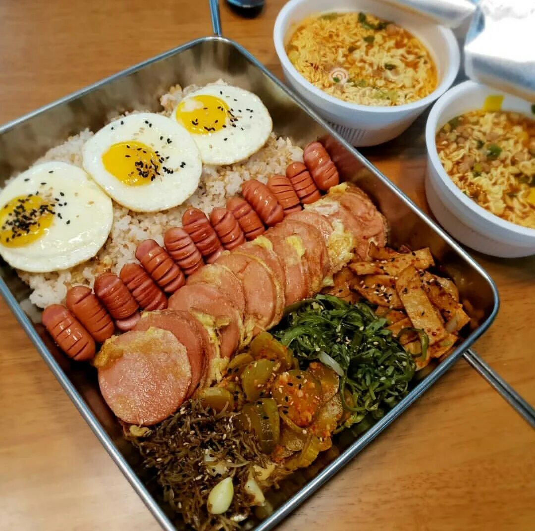 Корейский фуд спб. Корейская еда Джокбал. Корейский завтрак. Корейские новогодние блюда. Корейские блюда на завтрак.