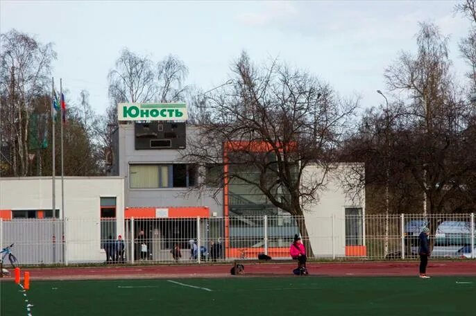 Стадион юность тверь. Стадион юность пермь. Стадион юность киров. Петрозаводск футбольный стадион. Стадион юность хабаровск.