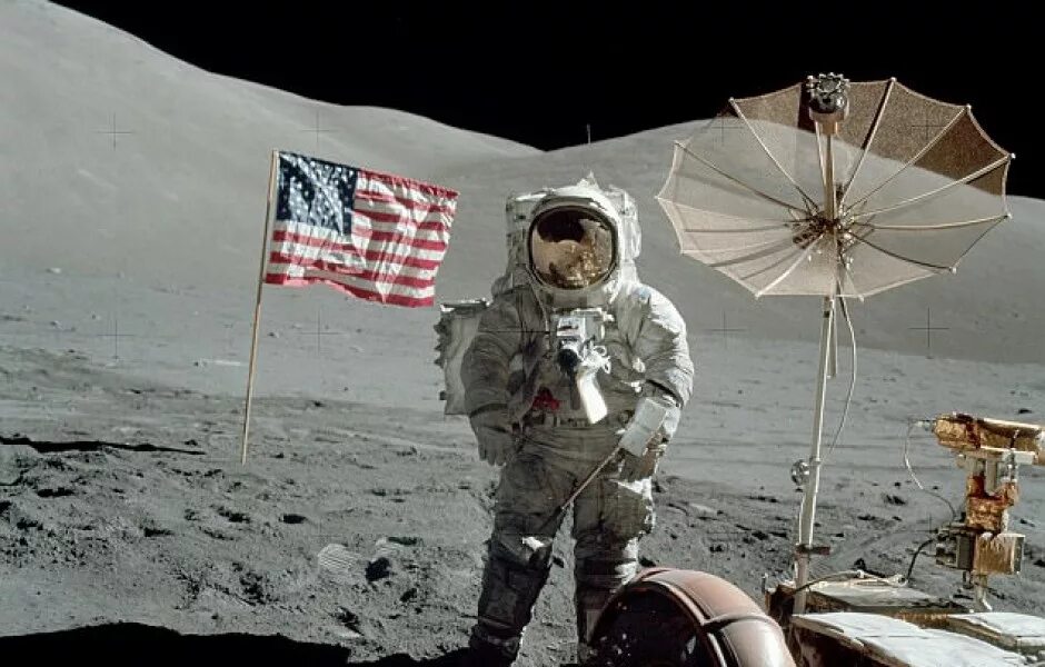Космонавты высадились на луне. Аполлон 17 на Луне. Американцы на Луне. Полет американцев на луну. Американские космонавты на Луне.