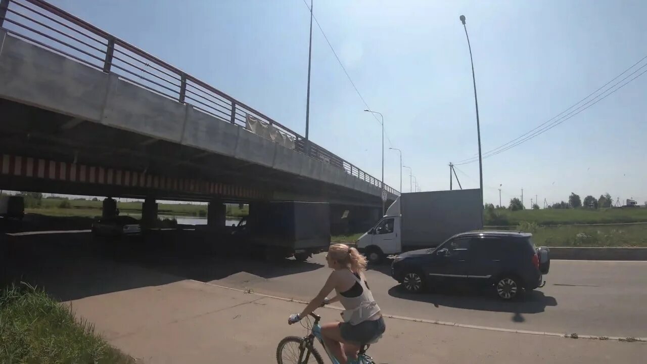 Под мостом поймали. Самолет застрял под мостом. клип под мостом. труба застряла под мостом. белый новый мост на софийской.