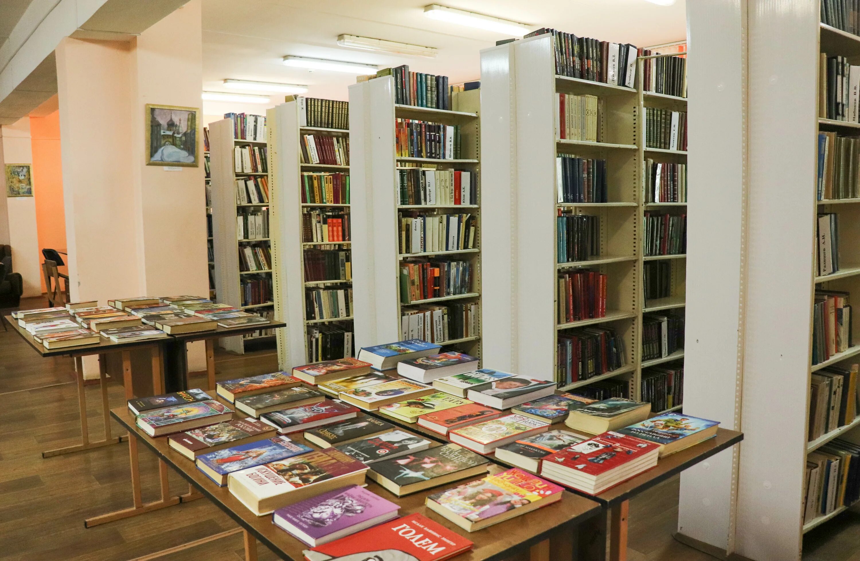 Среднеуральск библиотека директор. Библиотека миасс филиал 5. Среднеуральск библиотека директор. Среднеуральск площадь города. Среднеуральск свердловская область.