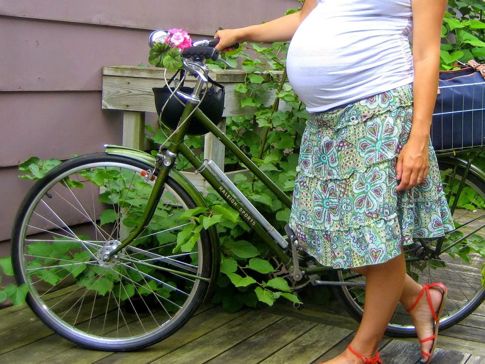 Велосипед для беременных. Можно ли беременным кататься на велосипеде. Ездить на велосипеде беременной