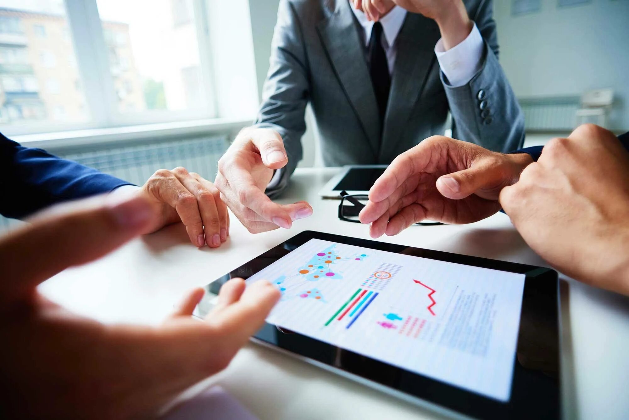 Цифровая экономика. Бизнес консультирование. Финансовая отчетность фото. Управленческий консалтинг. Услуги для бизнеса.