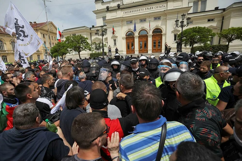 Митинги в Софии Болгария. Митинг в Софии. Массовое шествие в Софии. Митинги в Мадриде.