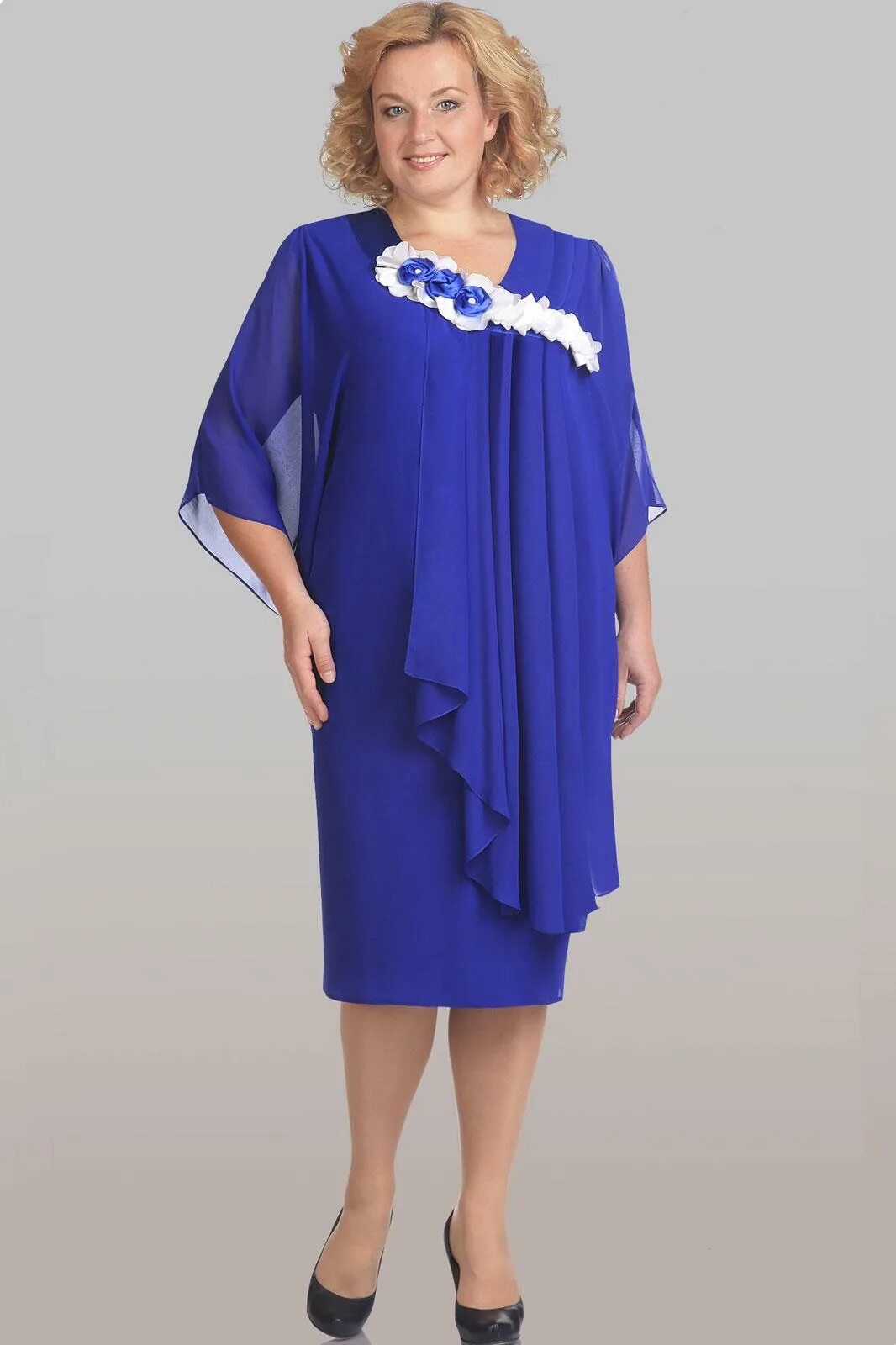 Вечерние платья для полных женщин. Нарядные платья больших размеров для женщин стильные. Нарядные платья для женщин. Нарядное платье для женщин 56. Платье с накидкой для полных.