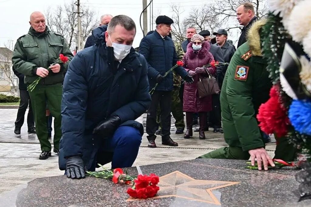 Вывод войск из афганистана день памяти воинов-интернационалистов. Парк афганцев фотография. 15 февраля день памяти воинов интернационалистов. Праздник афганцев. Возложение цветов 15 февраля.