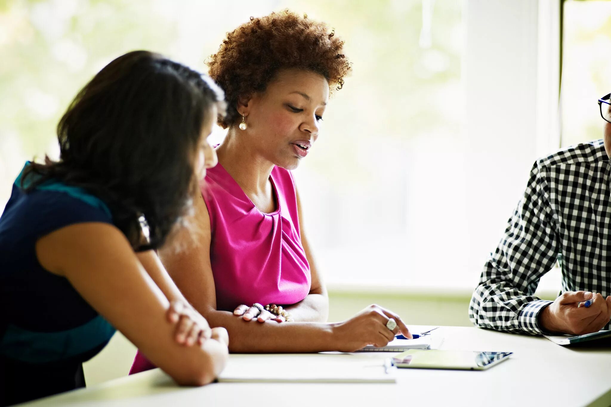 Working like talking. Женщины в школе. Женский коуч. Бизнес-школа «women in Business». Американский коуч.