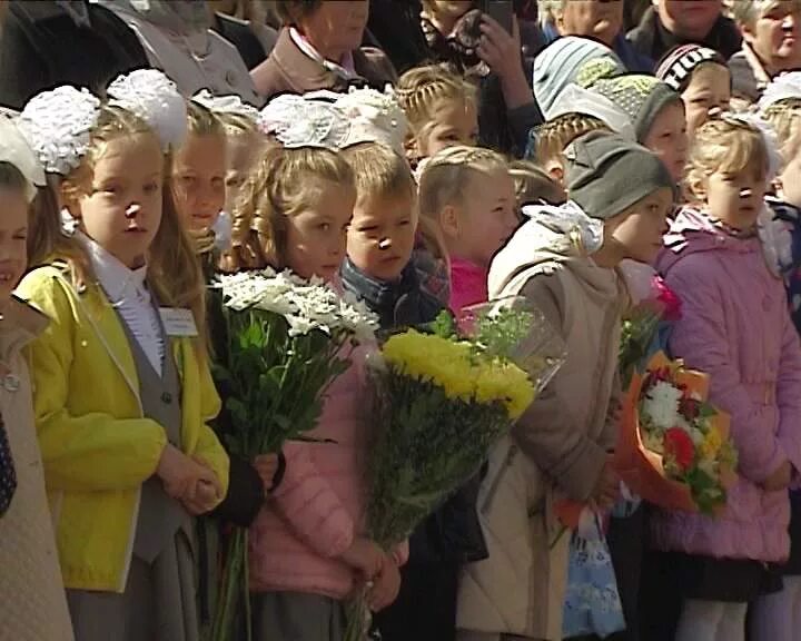 Школа 37 киров учителя. Школа 37 мичуринский проспект. Школа 37 киров. Октябрьский проспект 129 киров. Киров.