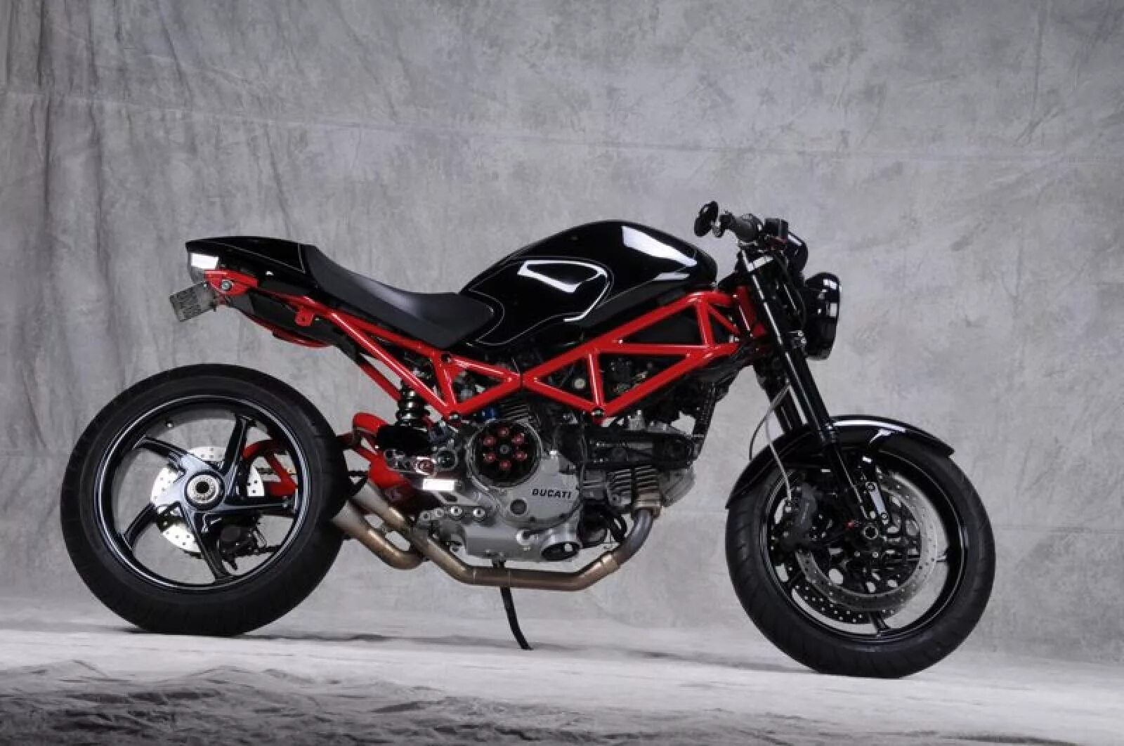 Ducati monster s2r. S 2r 2. Monster 900 ducati черный. Ducati monster s2r 1000. S 2r 2.
