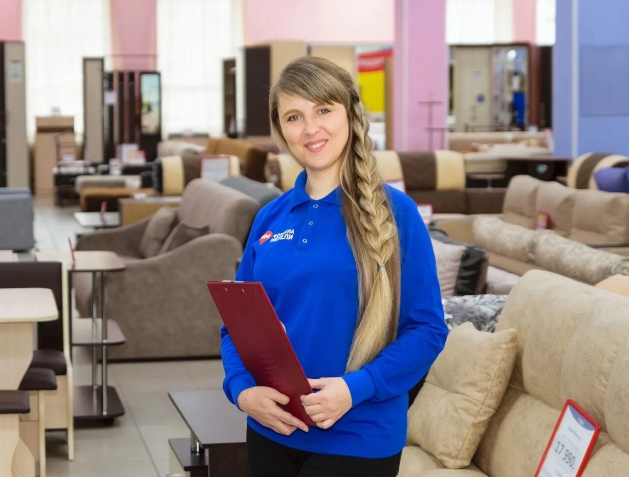 Форма работников сбера. Эльдорадо сотрудники. Красивый продавец. Консультант 12. Продавец кассир.