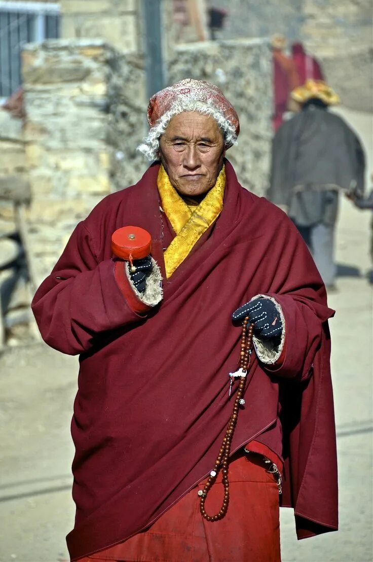 Монах долгожитель. Буддисты в Гималаях. Тибет монахи. Буддийские монахи Тибет. Монах из Тибета.
