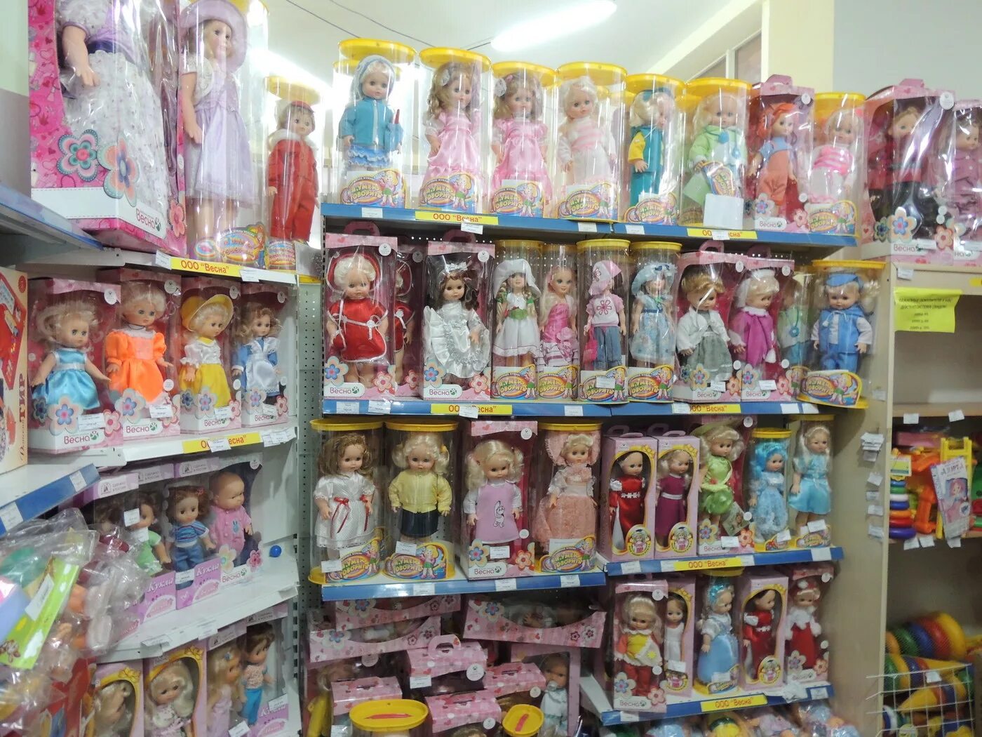 Куклы недорогие магазинов. Магазин игрушек. Детские игрушки ассортимент. Игрушки из магазина. Оптовый магазин игрушек.