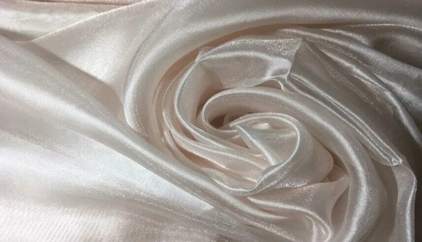 Отличие натурального шелка от искусственного. Ткань искусственный шелк. Ткань плательная сатин. Чем отличается шелк. Чем отличается шелк.