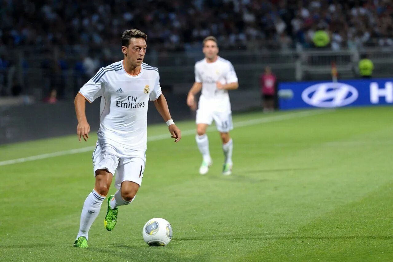 Продам футболиста. Продам футболиста. Мираллас футболист. Coutinho barca 2020. Альваро мората.