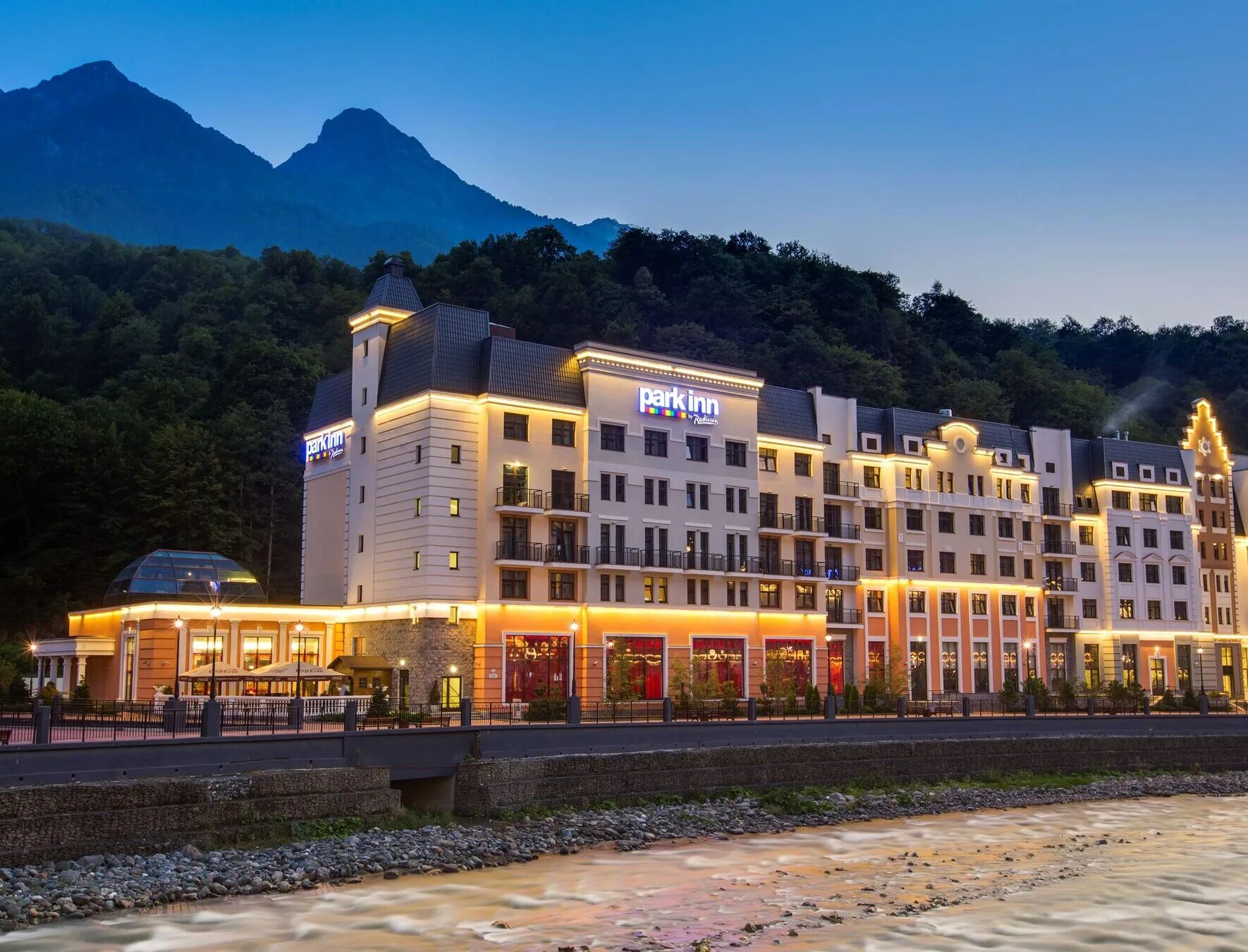 Отель Park Inn by Radisson Rosa Khutor 4*. Отель Рэдиссон красная Поляна. Отели эст садок сочи