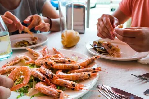 Люди морепродукты