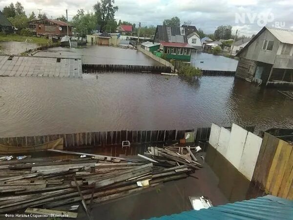 Уровень воды в реке обь город новосибирск. Паводок реки Обь. Половодье Оби. Обь наводнение. Наводнение Нижневартовск.