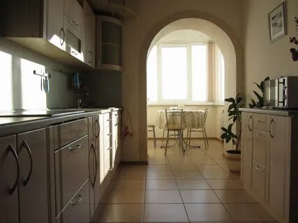 Кухня с выходом на балкон