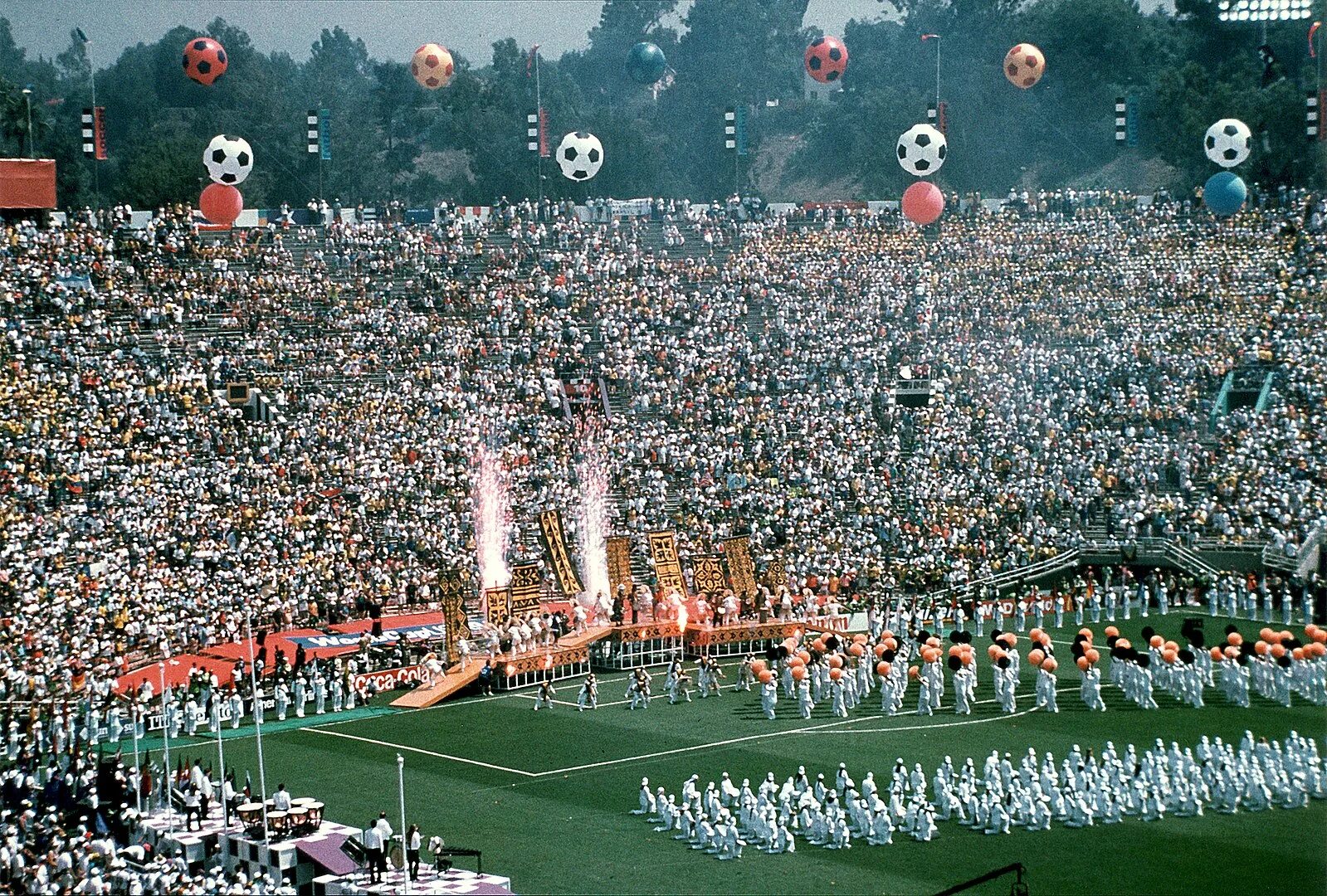 Чм 1994 стадионы. Romania 1994 world cup. Чм 1994 бразилия-сша. 1994 год в спорте. 1994 год в спорте.