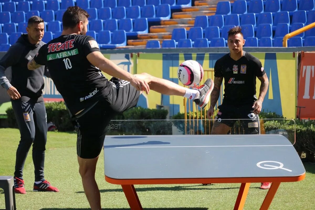 Игра руки ноги. Ступня для игры. Красивые ноги в играх. Начало игры ногами. Начало игры ногами.