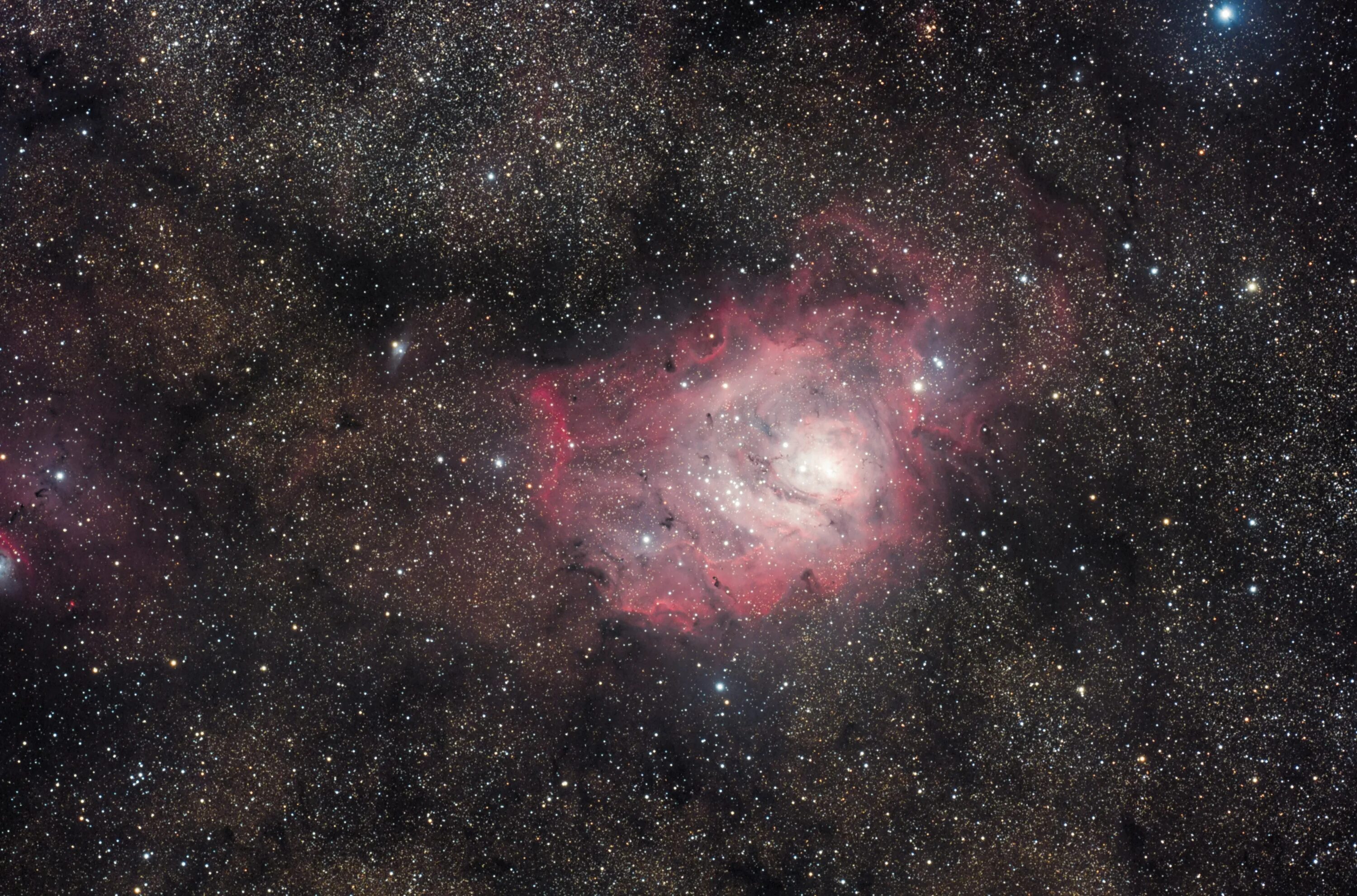 Туманности Лагуна (m8). Межзвездная пыль. Местное межзвёздное облако. Облака межзвездной плазмы. Новелла межзвездная