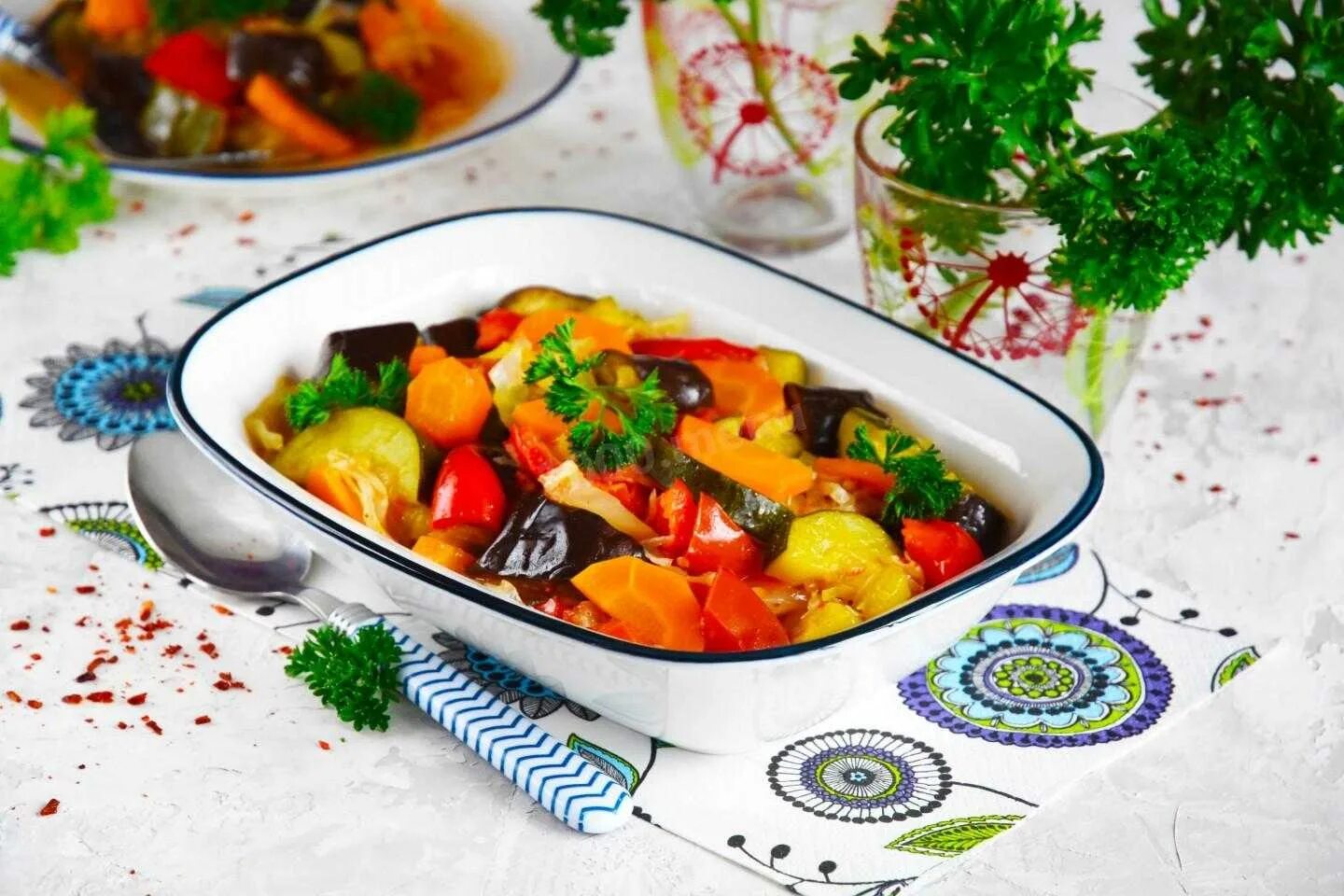 Рецепт рагу баклажаны с помидором рагу. Овощное рагу с кабачками и баклажанами. анталийское овощное рагу. овощное рагу мишлен. рагу и баклажанов и цукини.