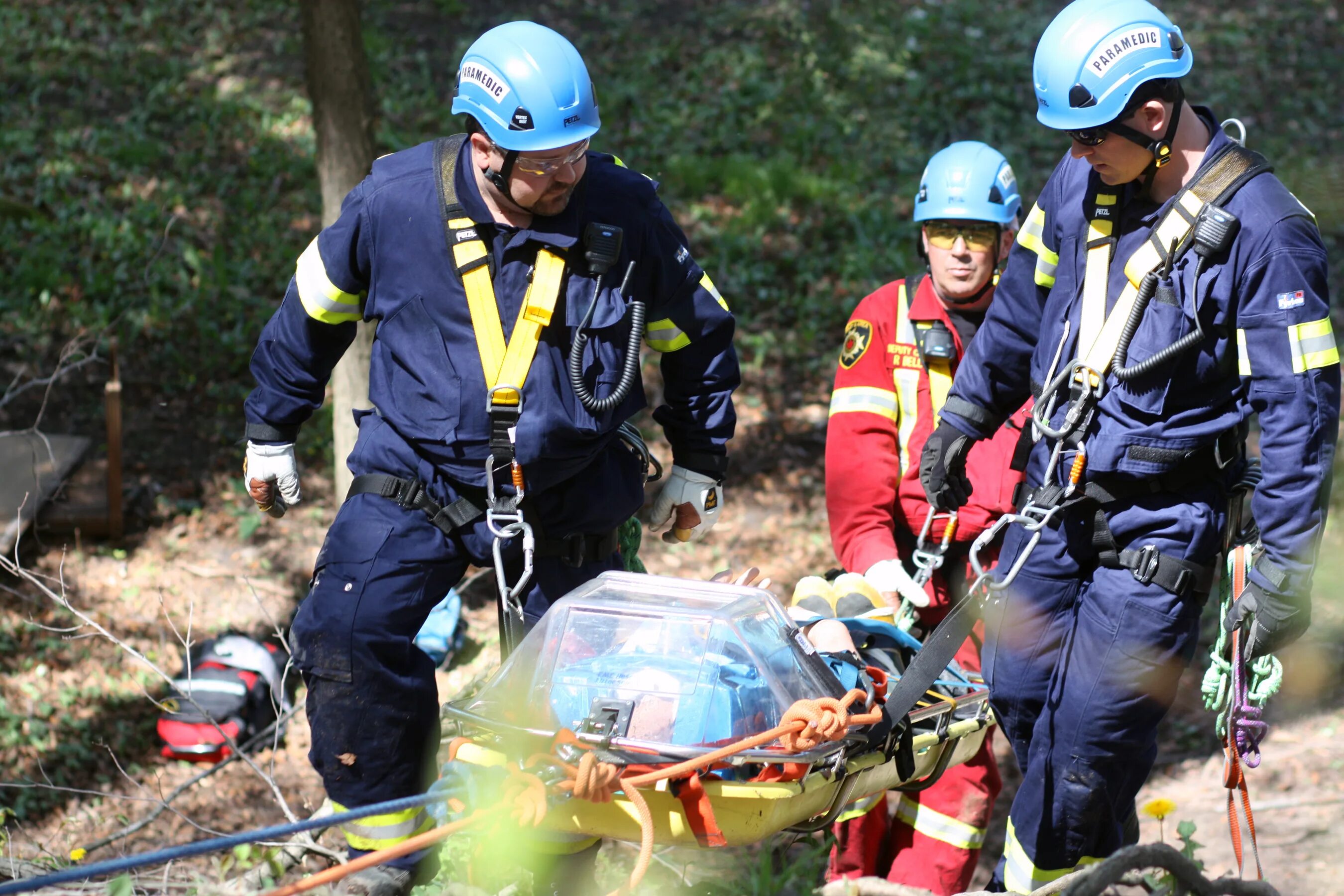 Damage rescue. Emergency rescue. emergency workers. aussie спасатель. парамедики в австралии.