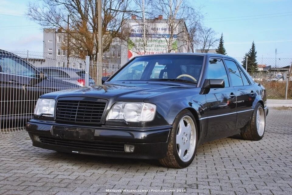 Mercedes hammer. Мерседес w124 AMG. Мерседес 124 AMG. Мерседес Бенц 124 АМГ. Мерседес w124 s500.