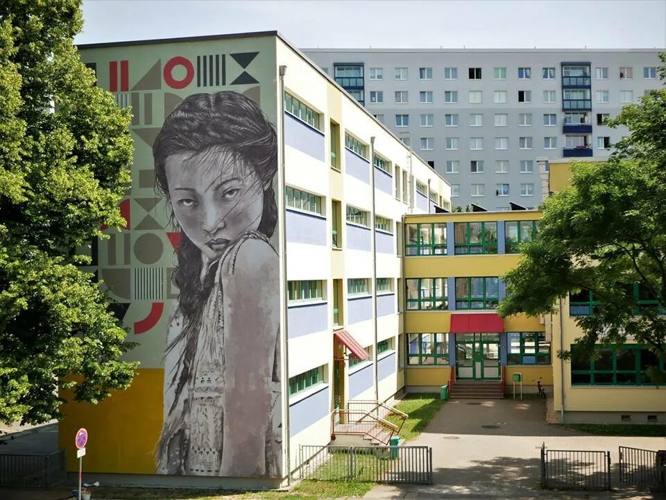 Волков гимназия 6 читать полностью. Halle Neustadt s\culpture.