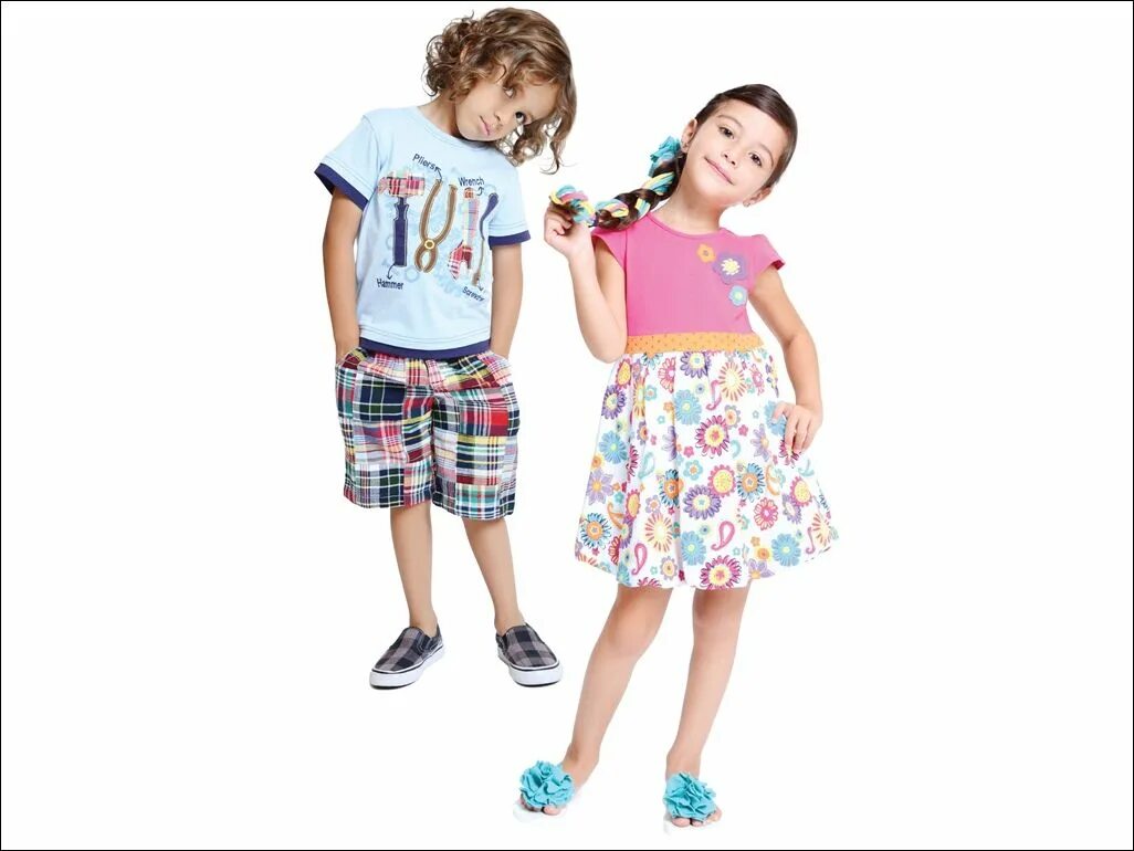 Модные малыши. Одежда для детей интернет магазин. Boy with girlfriend in the music studio. Boys and girls wear. Модные дети на улице.
