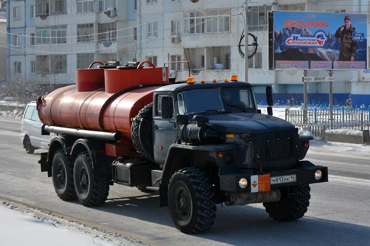 Урал кг. Урал 4320 топливозаправщик военный. бензовоз урал 4320 армейский. урал 4320 автоцистерна. урал 4320-40.