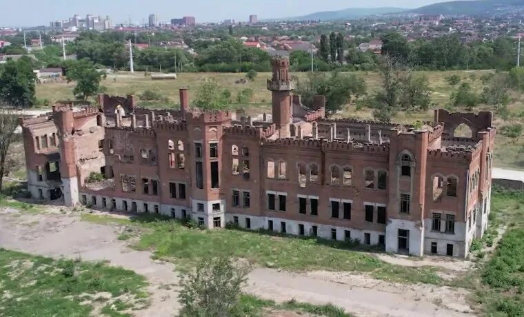 Чеченская готика: что делать в "нефтяном замке" в Грозном Это Кавказ Дзен