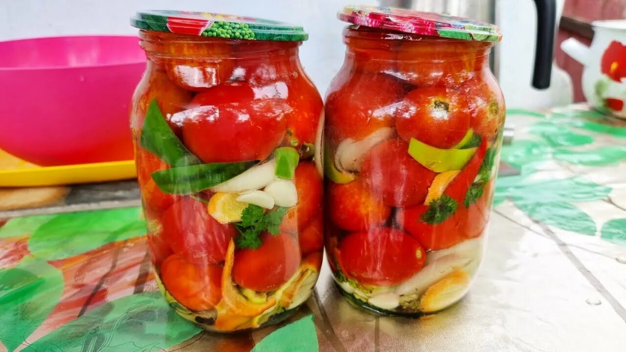 Салат на зиму с сладким перцем. Маринованные помидоры с перцем. Ахоржак по-армянски на зиму. Перец маринованный на зиму с чесноком. Маринованные помидоры на зиму маринад на 1 литр без сахара.