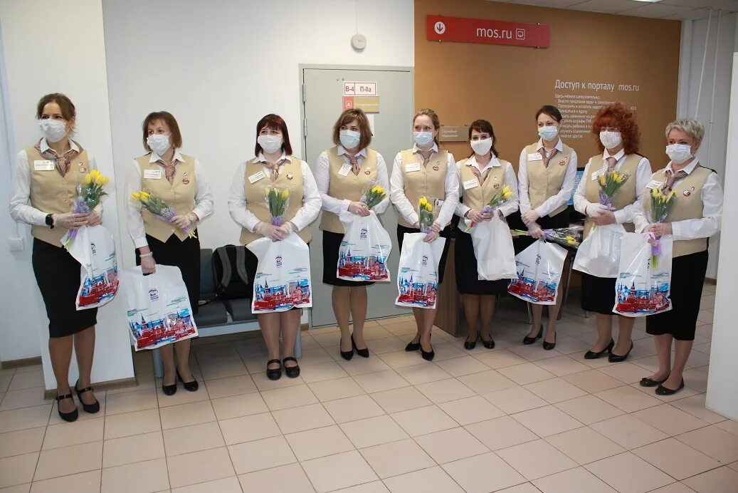 Мфц капотня фото. Загс 38 капотня. Центр госуслуг района куркино. Сотрудники мфц капотня. Мфц капотня.