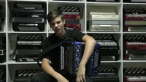 Сколько играют на баяне