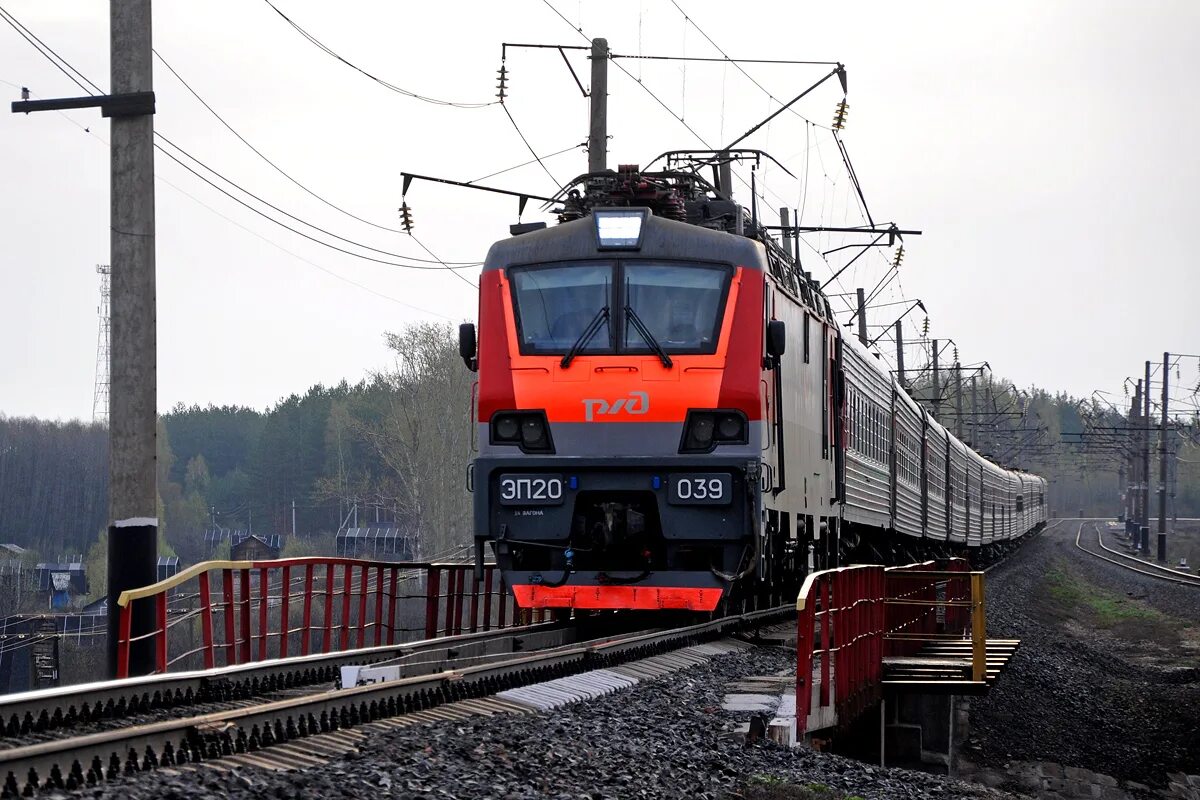 пассажирский поезд 110