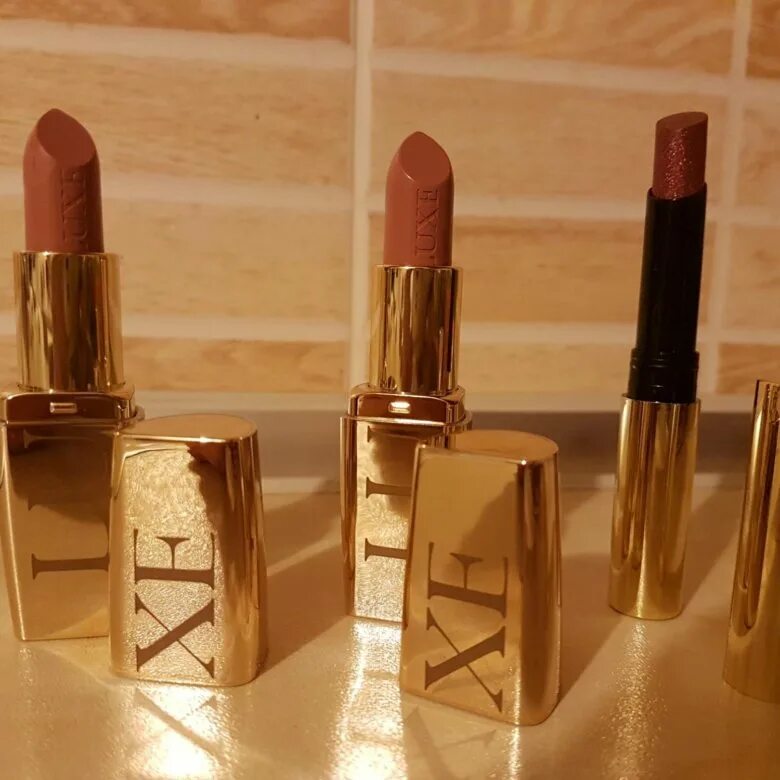 Ухаживающая помада. Avon Luxe помада. Помада Люкс эйвон. Эйвон помада Люкс Престиж. Помада Люкс Avon 2018.