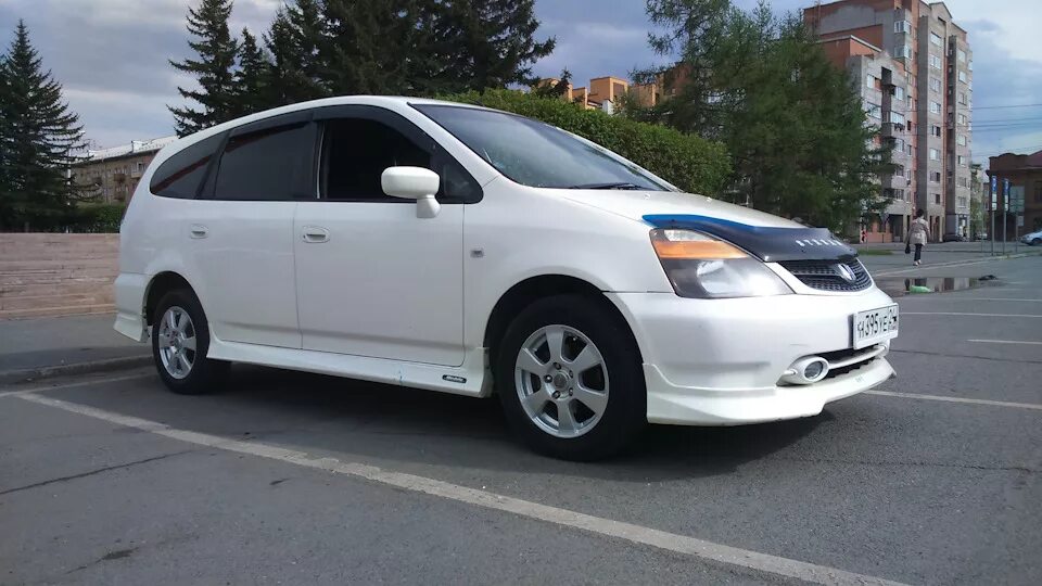 Купить хонда стрим в новосибирске. Honda Stream modulo. Honda Stream 2001 обвес. Honda Stream rn6 modulo. Хонда стрим обвес.