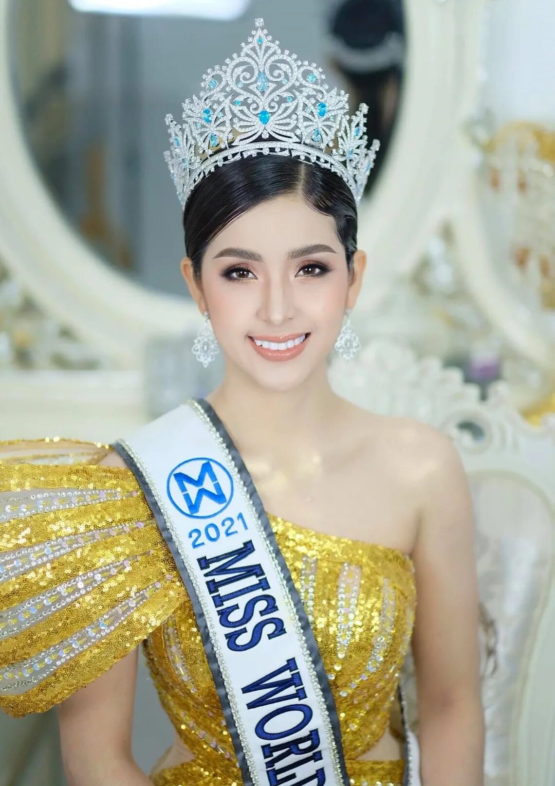 Miss 2021. Мисс ворлд 2022. Мисс Лаос 1998.