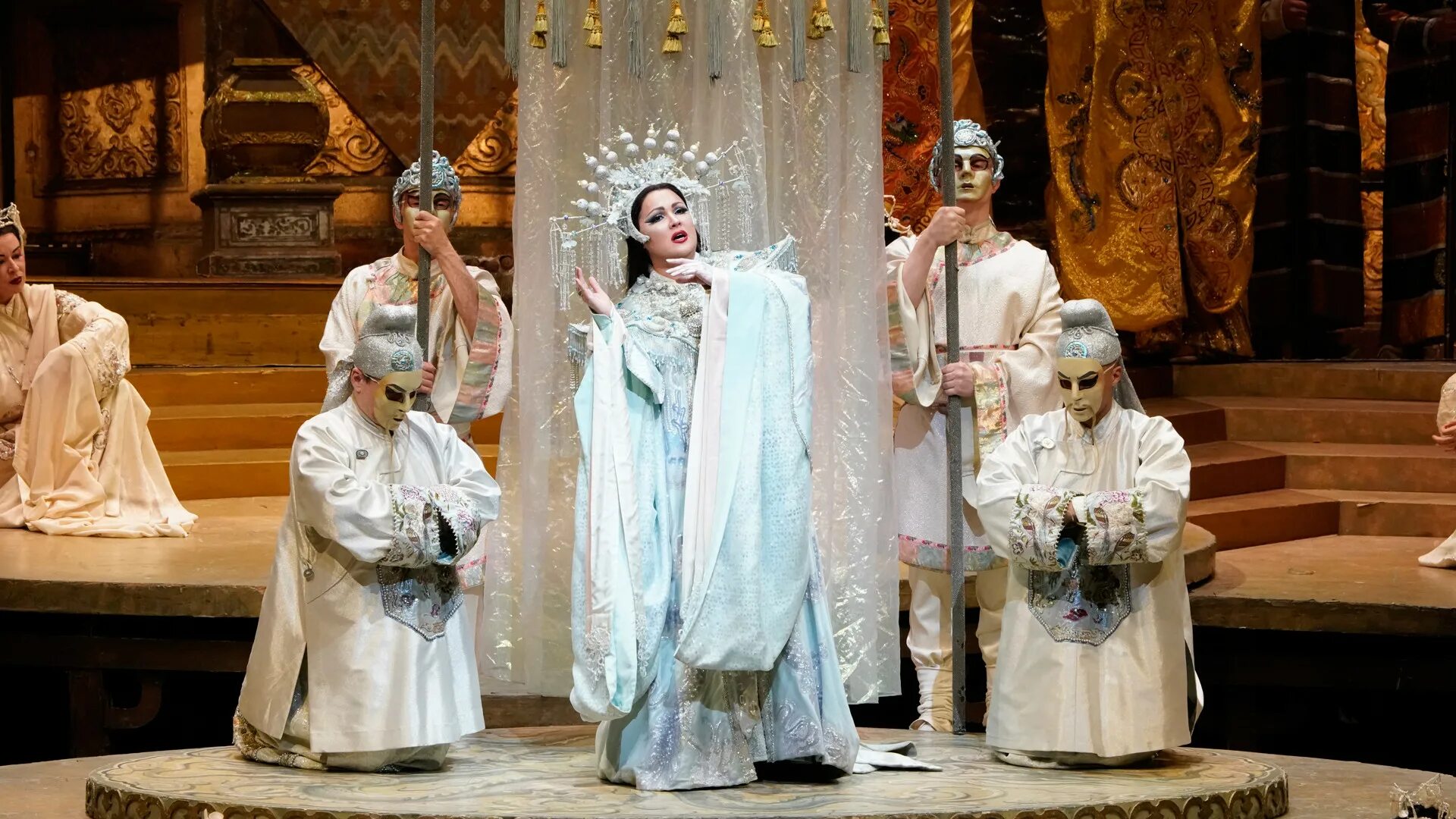 Ария турандот из оперы турандот. Турандот опера Нетребко. Принцесса Турандот.