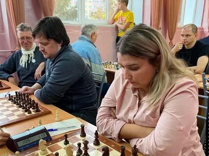 Два шахматиста решили провести дружескую