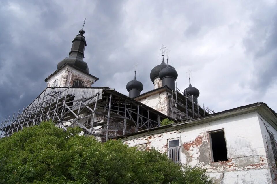 Здания бывшего воскресенского монастыря в солигаличе. Белозерск. Белозерск вологодская область достопримечательности. Белозерск карелия. Белозерск достопримечательности.