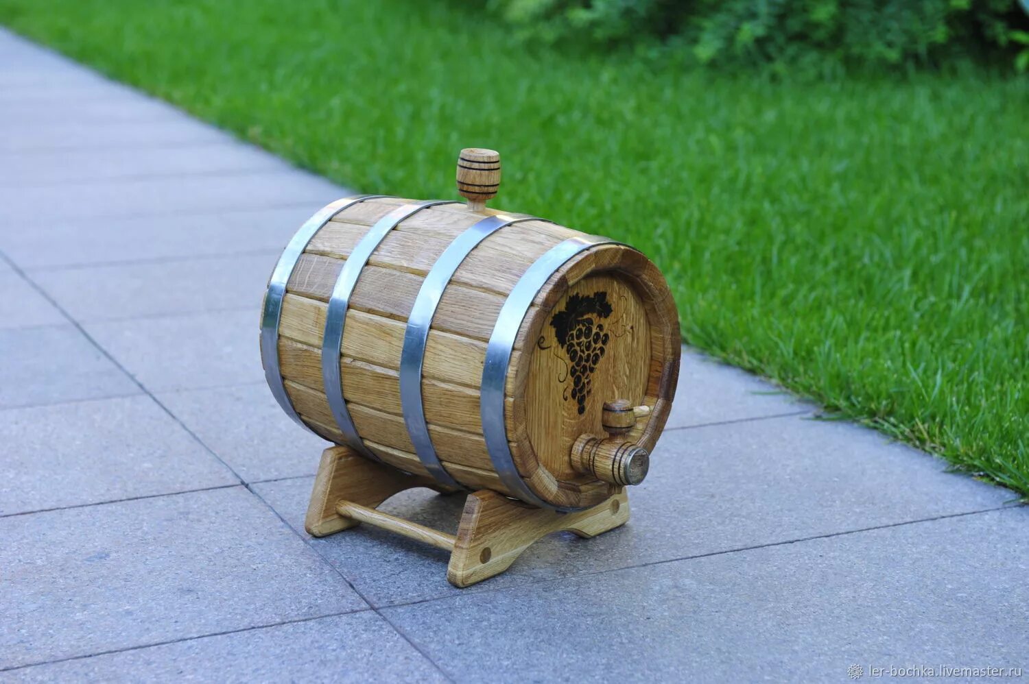 пивная бочка. стих про мышь в пиве и кота. басня хитрая мышка михалков. мышь пивной бочонок. торт бочонок пива.