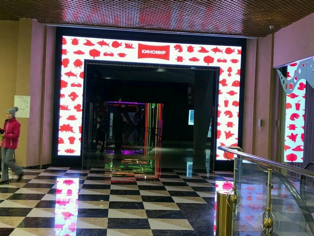 Кинотеатр киномир новосибирск эдем. Киномир эдем академгородок. Киномир арена. Киномир эдем новосибирск. Эдэм кинотеатр в академгородке.