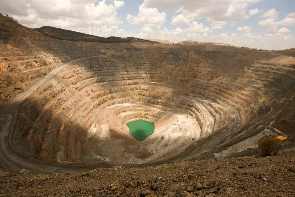 Добыча полезных ископаемых место в мире. Рудник Майкаин золото. Шахта Тау-тона ЮАР. Рудник Тау тона. Рудник Мурунтау.