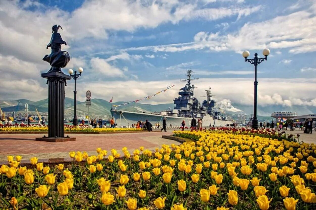 Новороссийск / Novorossiysk. Новороссийск лето. Весенний Новороссийск. Новороссийск набережная Адмирала Серебрякова летом.