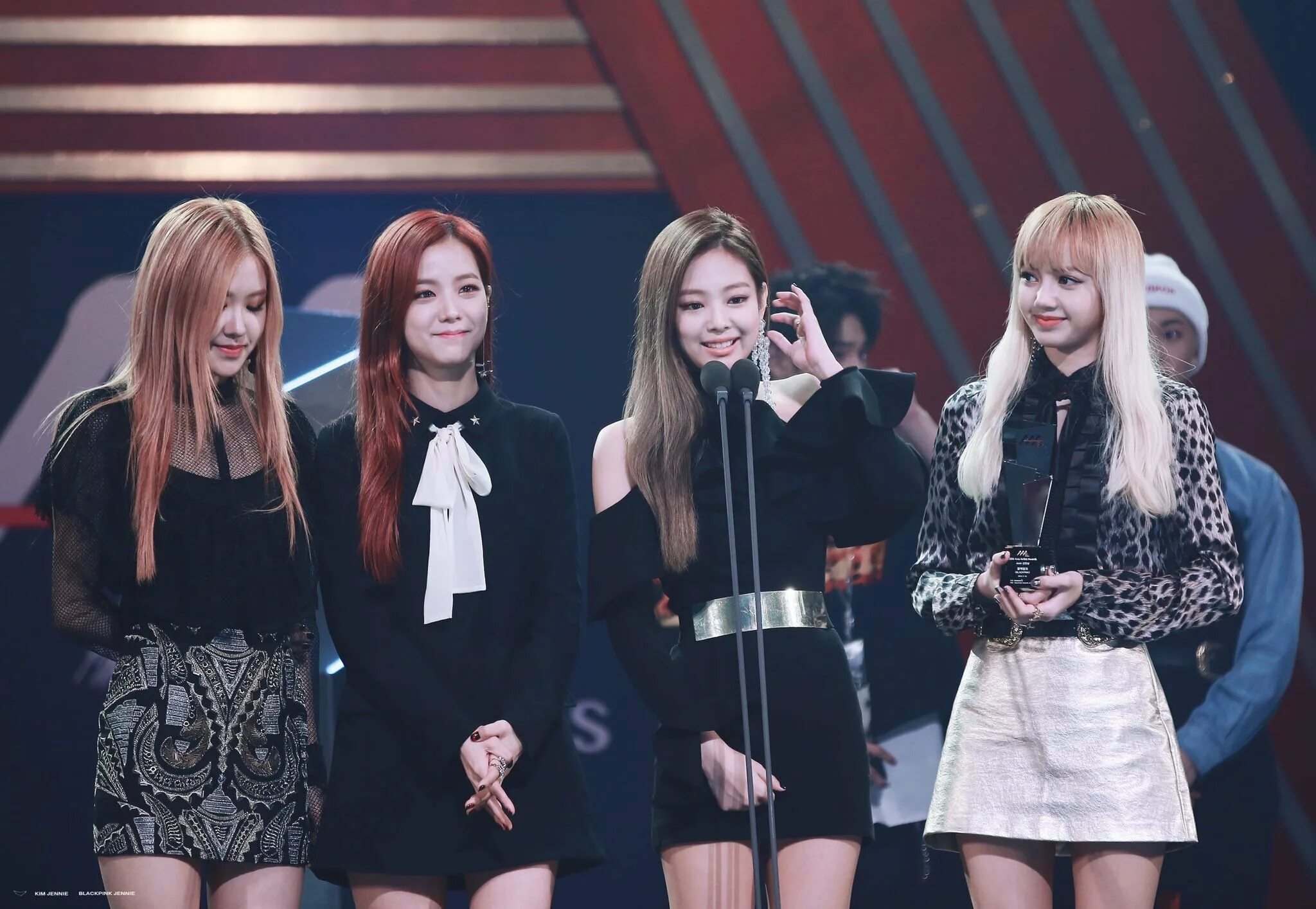 Фото с блэк пинк. BLACKPINK 2016. Блэк Пинк награждение. BLACKPINK 2016 год. BLACKPINK mama 2016.