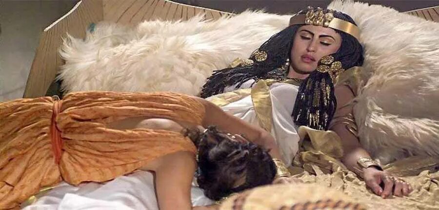 ассасин ориджин клеопатра. влюбленные в египте фэнтези. кабанель. художник хаусман клеопатра. смерть клеопатры картина.